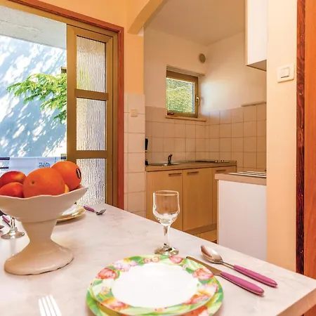 Apartment Gorgeous In Jadranovo